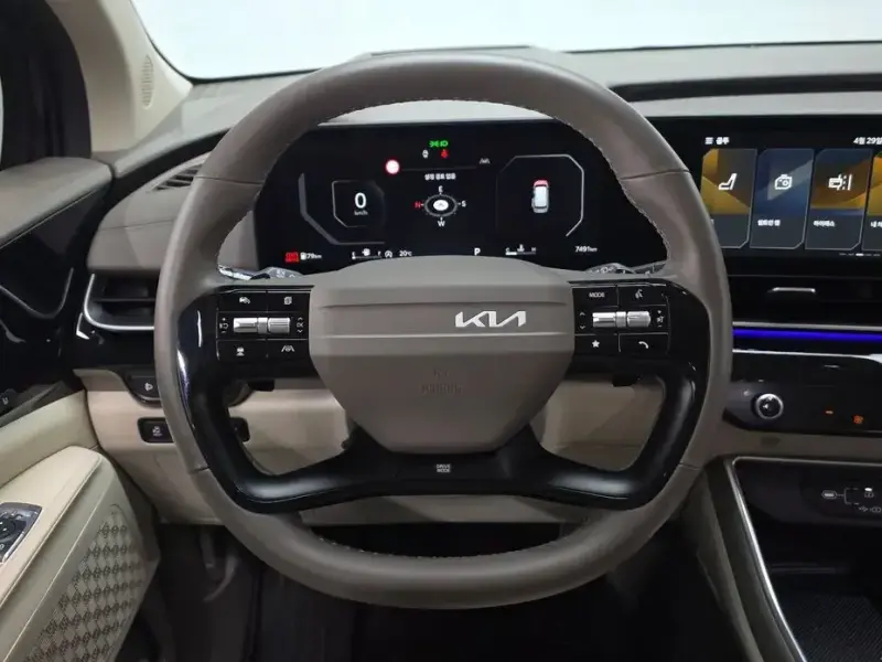 2025 Kia Carnival с пробегом 7 491 км
