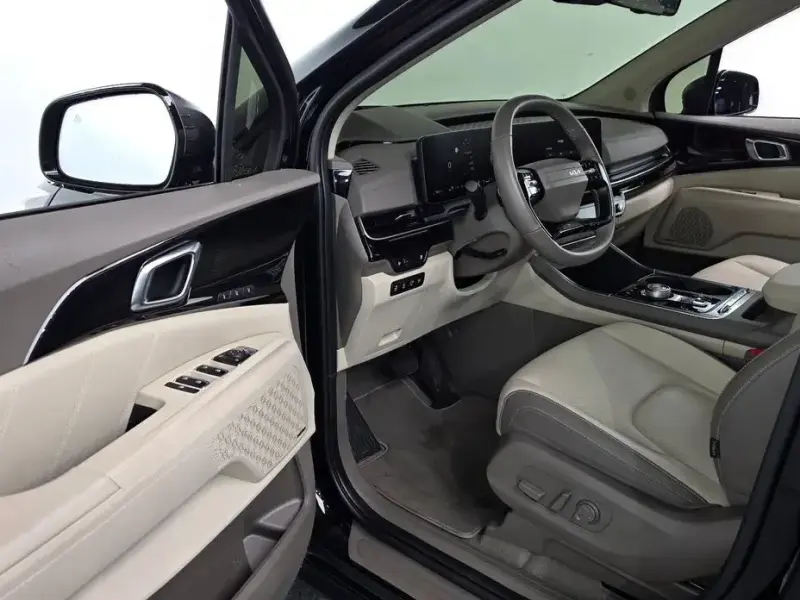 2025 Kia Carnival с пробегом 16 328 км
