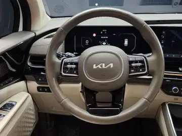 2024 Kia Carnival с пробегом 41 627 км