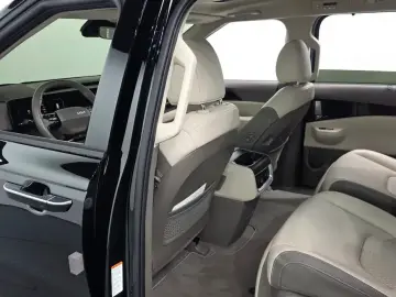 2025 Kia Carnival с пробегом 16 328 км
