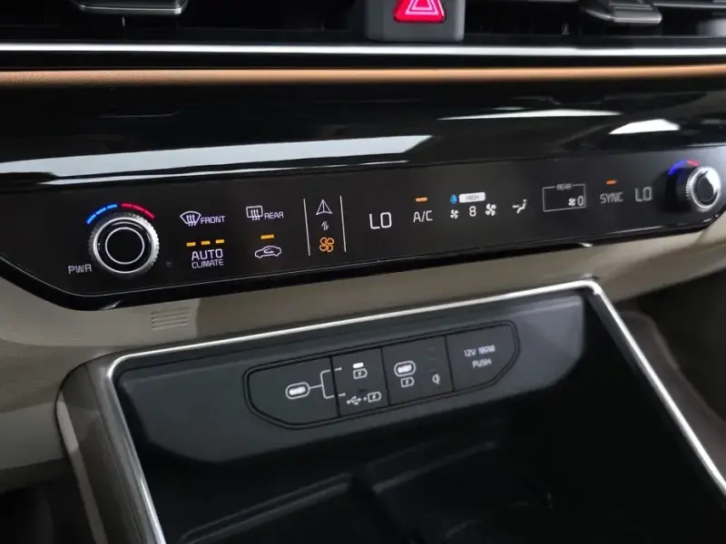 2025 Kia Carnival с пробегом 16 328 км