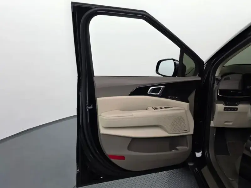 2025 Kia Carnival с пробегом 16 328 км