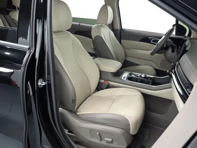 2025 Kia Carnival с пробегом 16 328 км