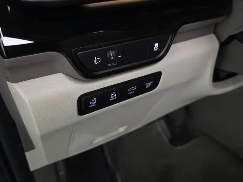 2025 Kia Carnival с пробегом 16 328 км