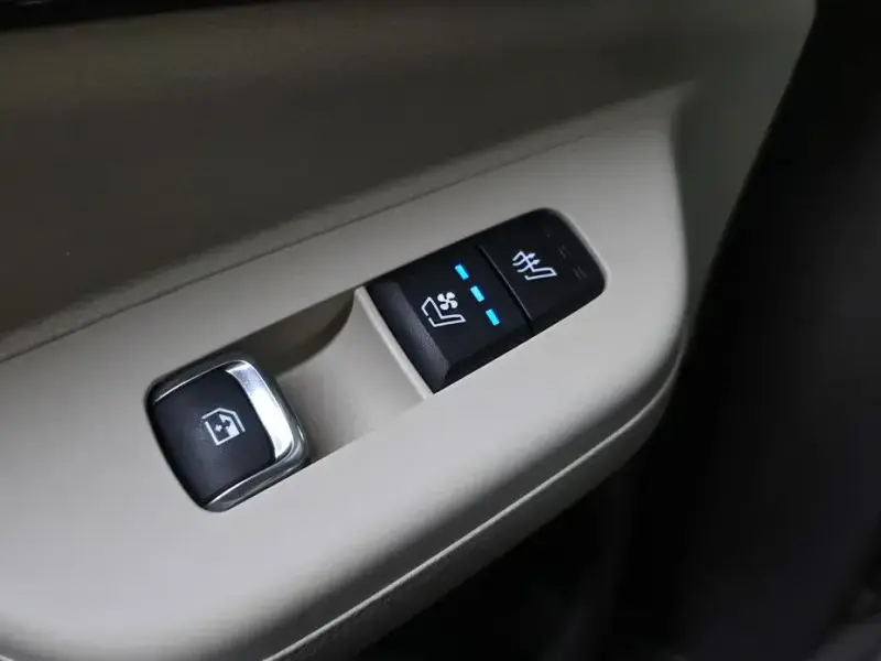 2025 Kia Carnival с пробегом 16 328 км