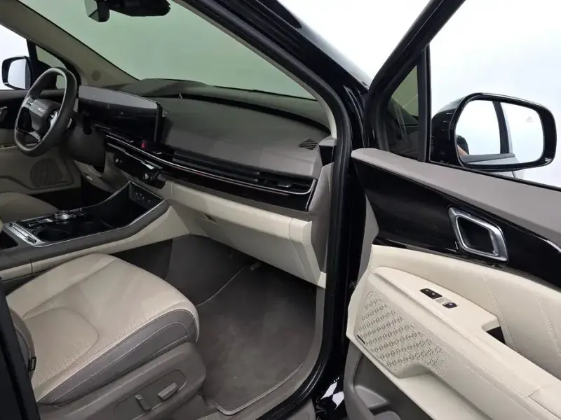 2025 Kia Carnival с пробегом 16 328 км