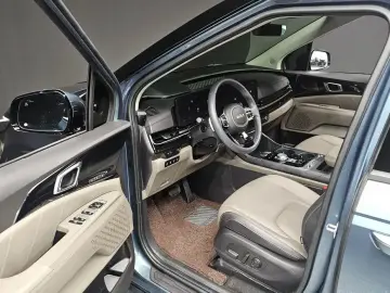 2024 Kia Carnival с пробегом 22 863 км