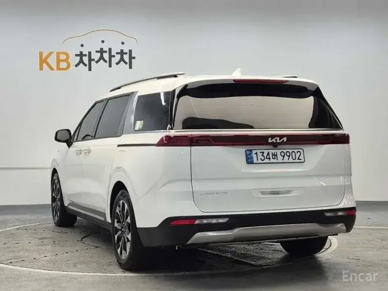 2022 Kia Carnival с пробегом 20 056 км