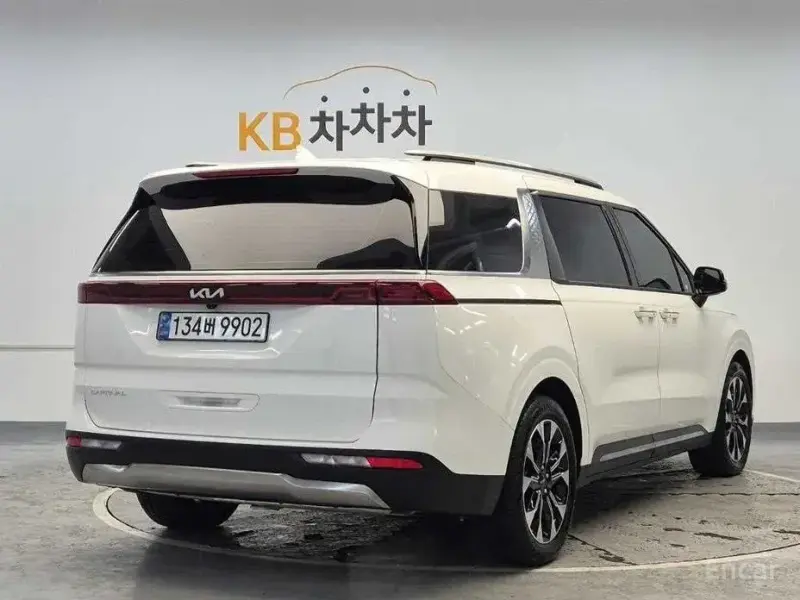 2022 Kia Carnival с пробегом 20 056 км