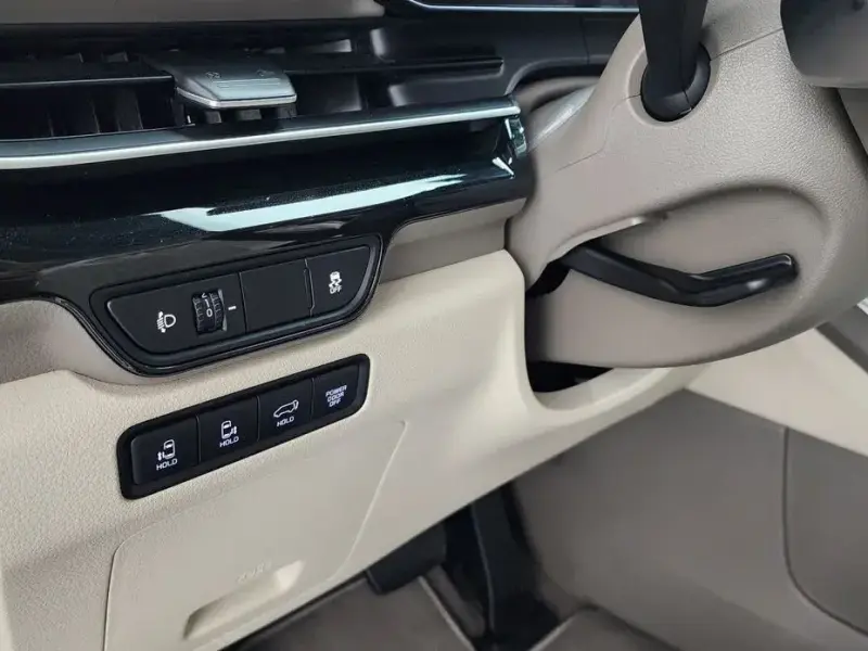 2024 Kia Carnival с пробегом 16 191 км