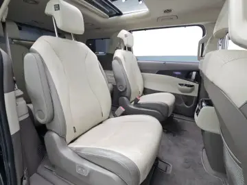 2022 Kia Carnival с пробегом 62 481 км