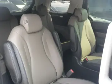 2024 Kia Carnival с пробегом 36 000 км