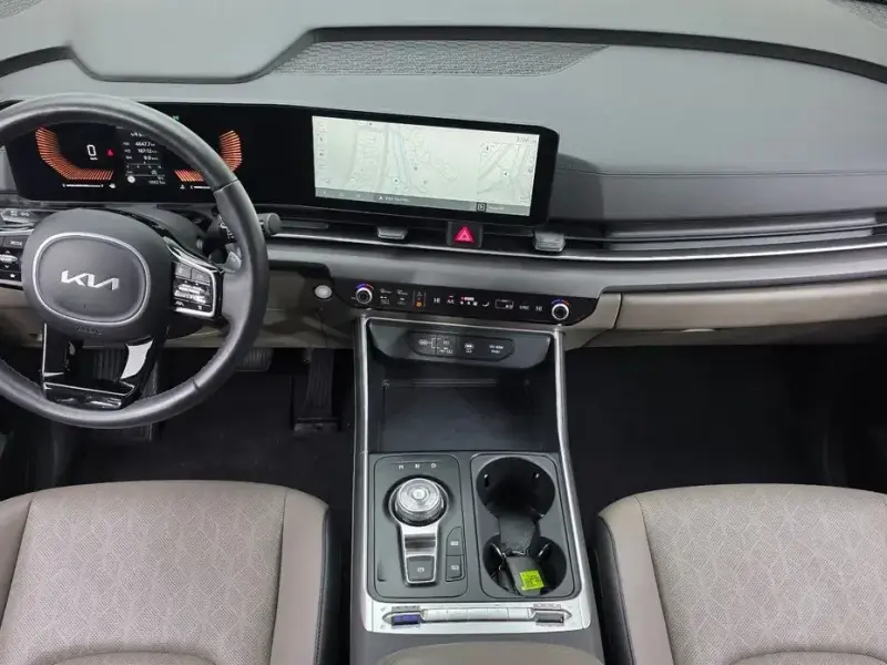 2024 Kia Carnival с пробегом 16 621 км