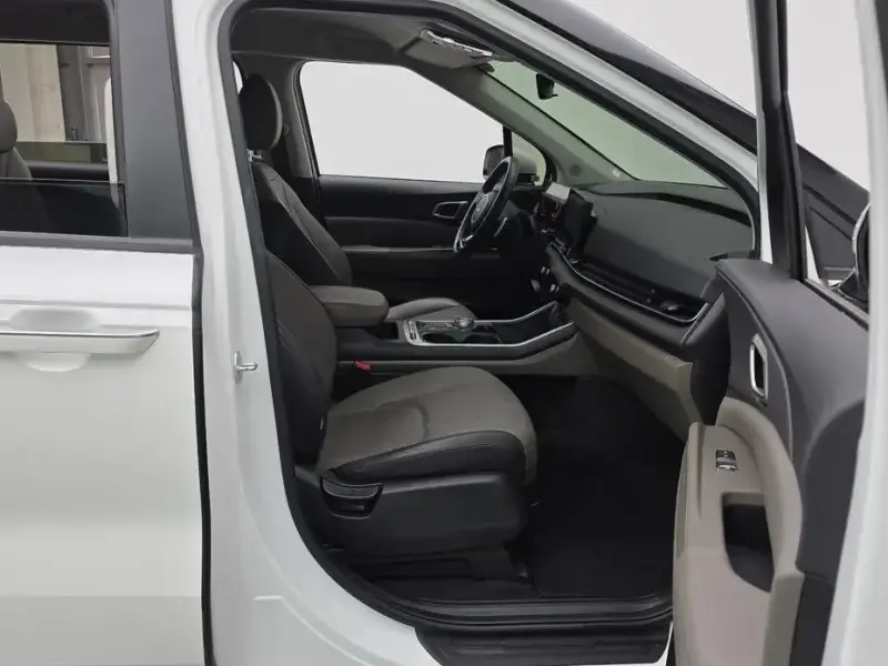 2024 Kia Carnival с пробегом 16 621 км
