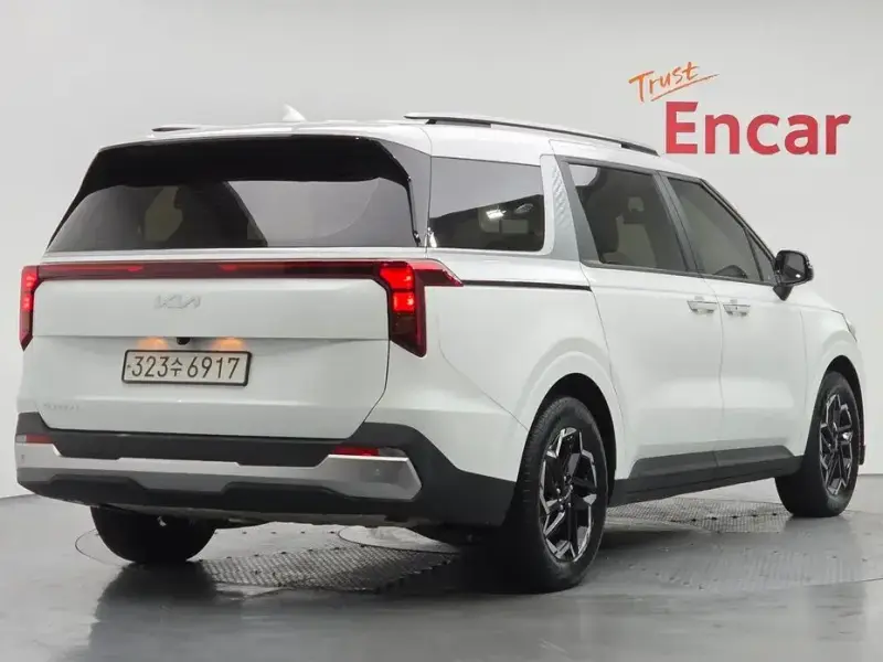 2024 Kia Carnival с пробегом 22 759 км