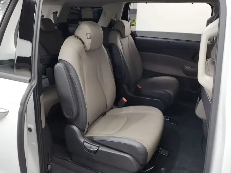 2024 Kia Carnival с пробегом 19 312 км