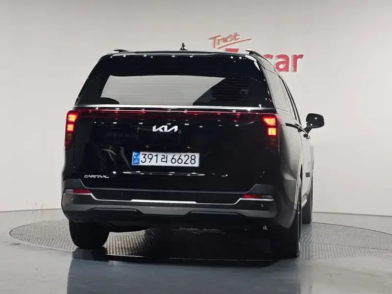 2024 Kia Carnival с пробегом 33 580 км