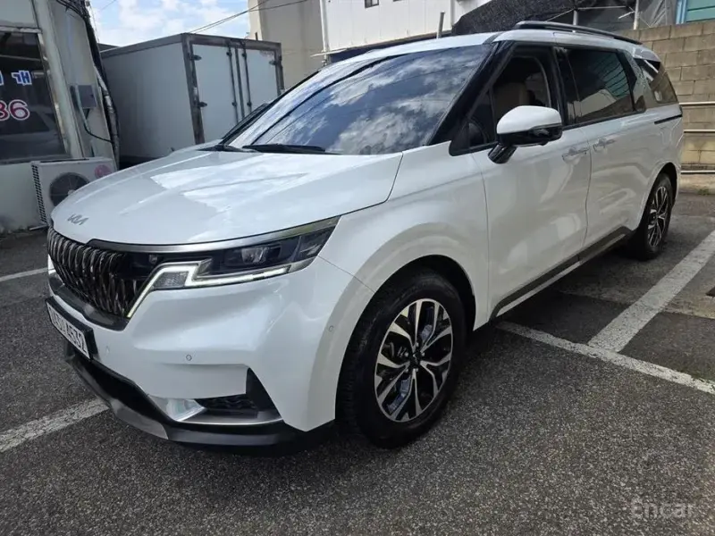 2023 Kia Carnival с пробегом 47 280 км