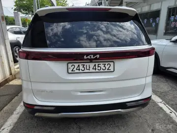 2023 Kia Carnival с пробегом 47 280 км