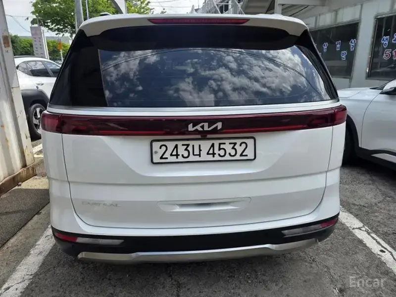 2023 Kia Carnival с пробегом 47 280 км
