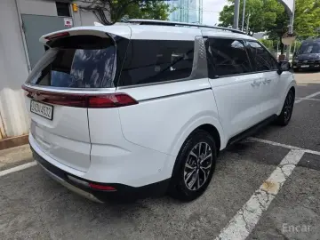 2023 Kia Carnival с пробегом 47 280 км