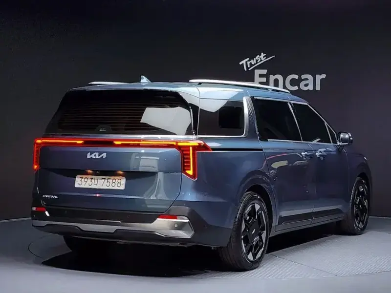 2024 Kia Carnival с пробегом 31 944 км