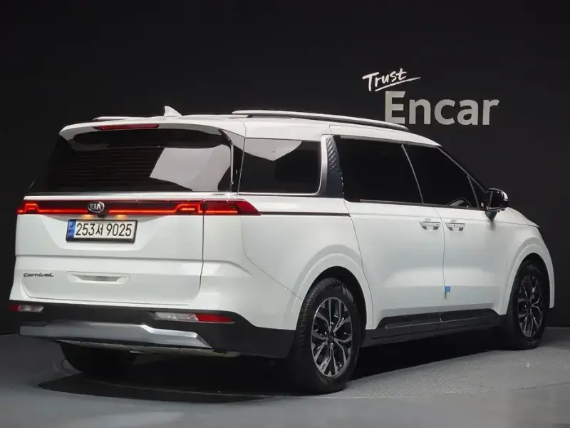 2021 Kia Carnival с пробегом 37 664 км