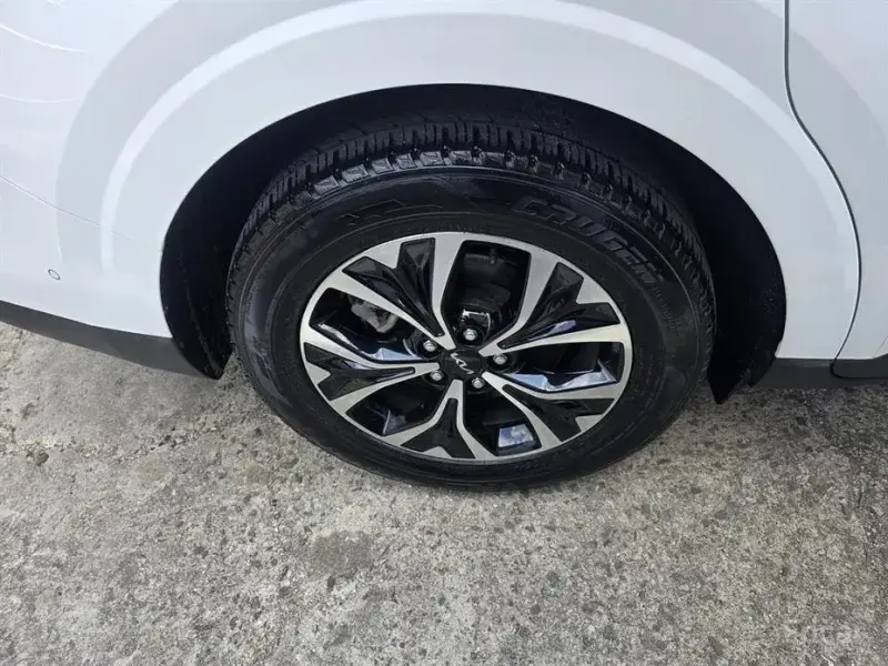 2023 Kia Carnival с пробегом 47 280 км