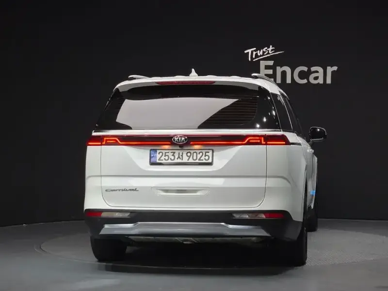 2021 Kia Carnival с пробегом 37 664 км