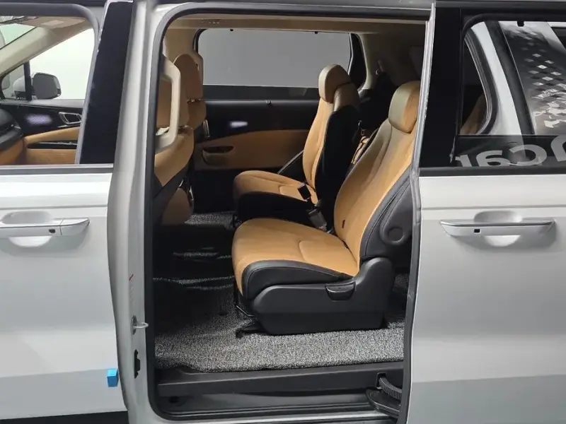 2021 Kia Carnival с пробегом 37 664 км