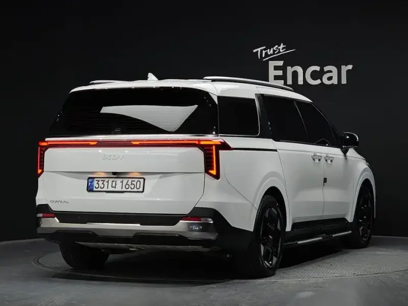 2024 Kia Carnival с пробегом 30 594 км