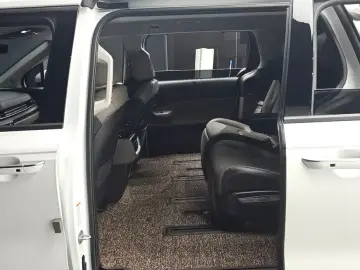 2024 Kia Carnival с пробегом 30 594 км