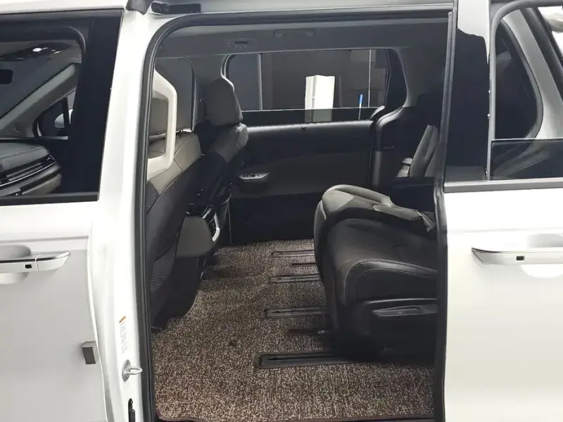2024 Kia Carnival с пробегом 30 594 км