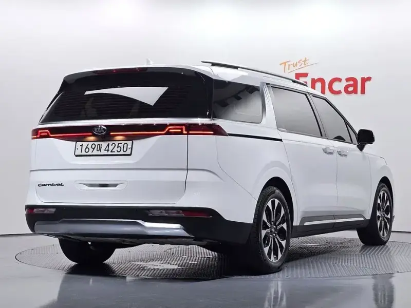 2021 Kia Carnival с пробегом 65 260 км