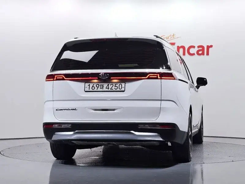 2021 Kia Carnival с пробегом 65 260 км
