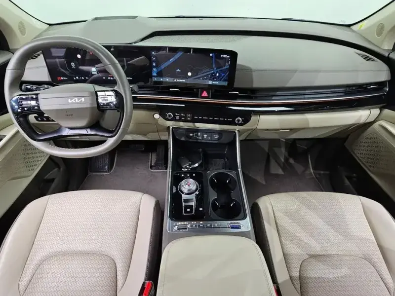 2025 Kia Carnival с пробегом 9 625 км