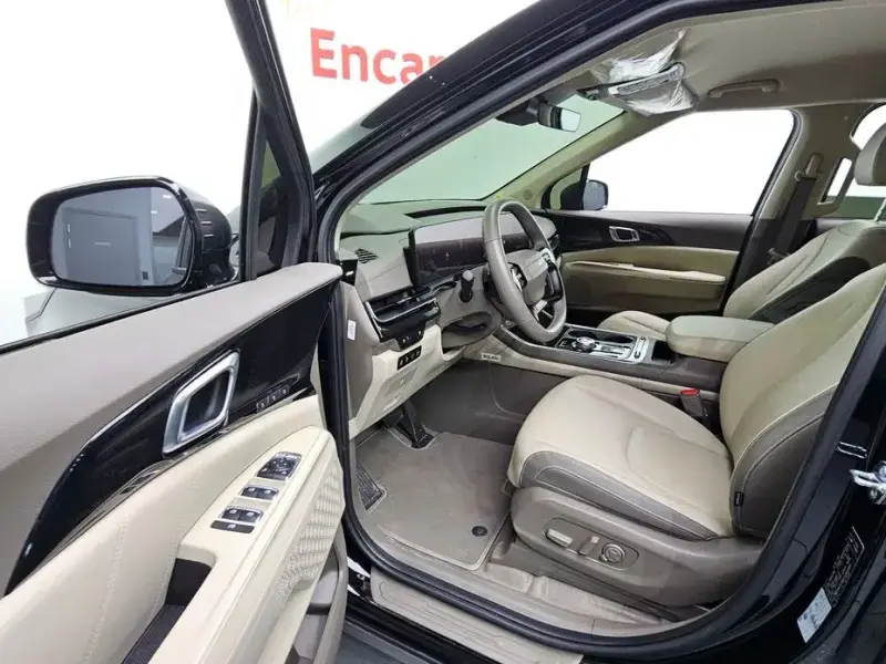 2025 Kia Carnival с пробегом 9 625 км