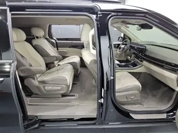 2025 Kia Carnival с пробегом 9 625 км