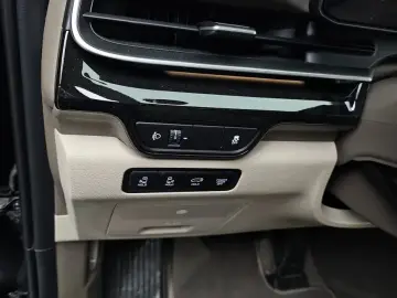 2025 Kia Carnival с пробегом 9 625 км