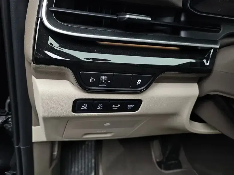 2025 Kia Carnival с пробегом 9 625 км