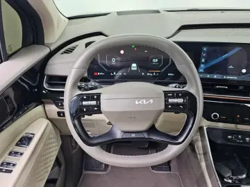 2025 Kia Carnival с пробегом 9 625 км