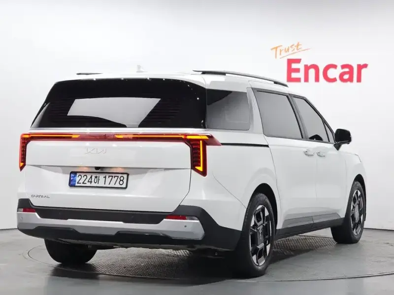 2024 Kia Carnival с пробегом 24 851 км