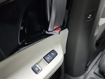 2025 Kia Carnival с пробегом 9 625 км