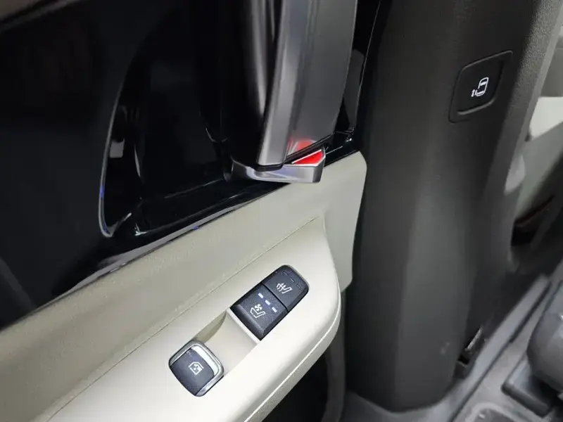 2025 Kia Carnival с пробегом 9 625 км
