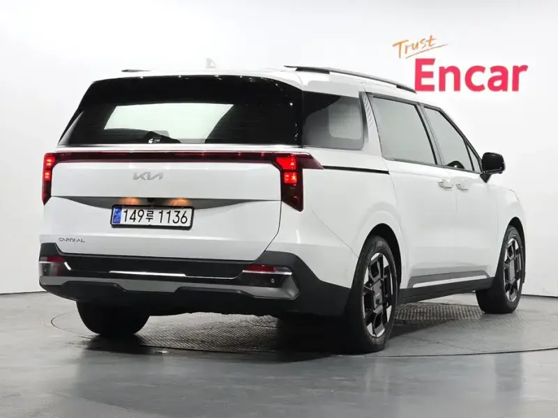 2024 Kia Carnival с пробегом 40 008 км