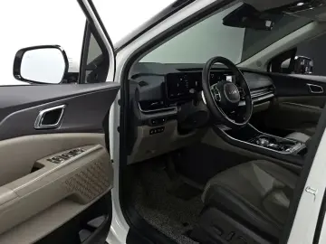 2024 Kia Carnival с пробегом 40 008 км
