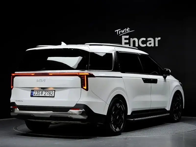 2024 Kia Carnival с пробегом 14 561 км
