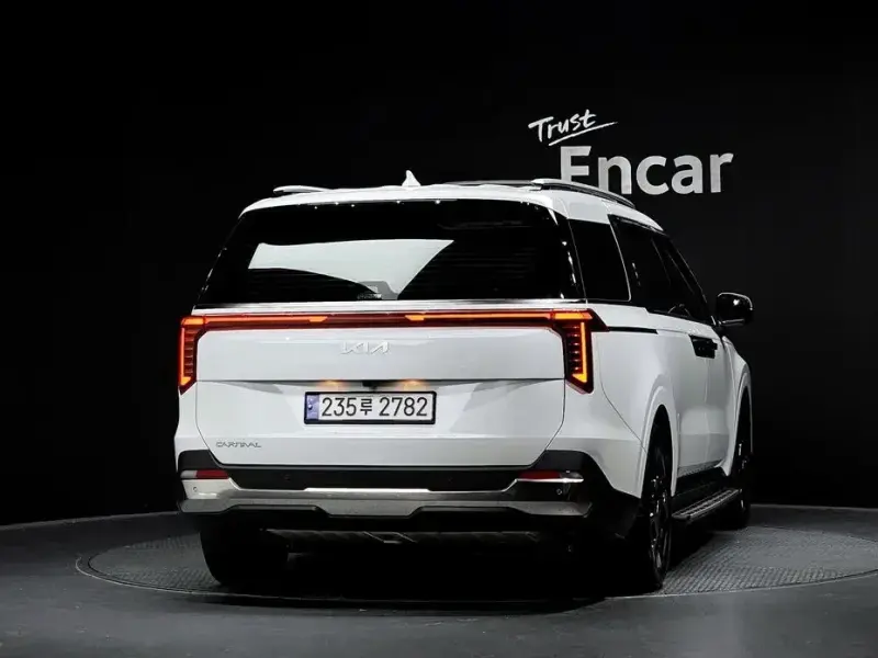 2024 Kia Carnival с пробегом 14 561 км