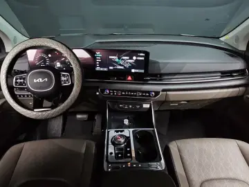 2024 Kia Carnival с пробегом 14 561 км