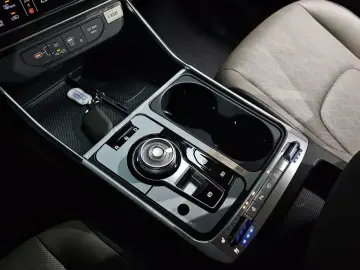 2024 Kia Carnival с пробегом 14 561 км